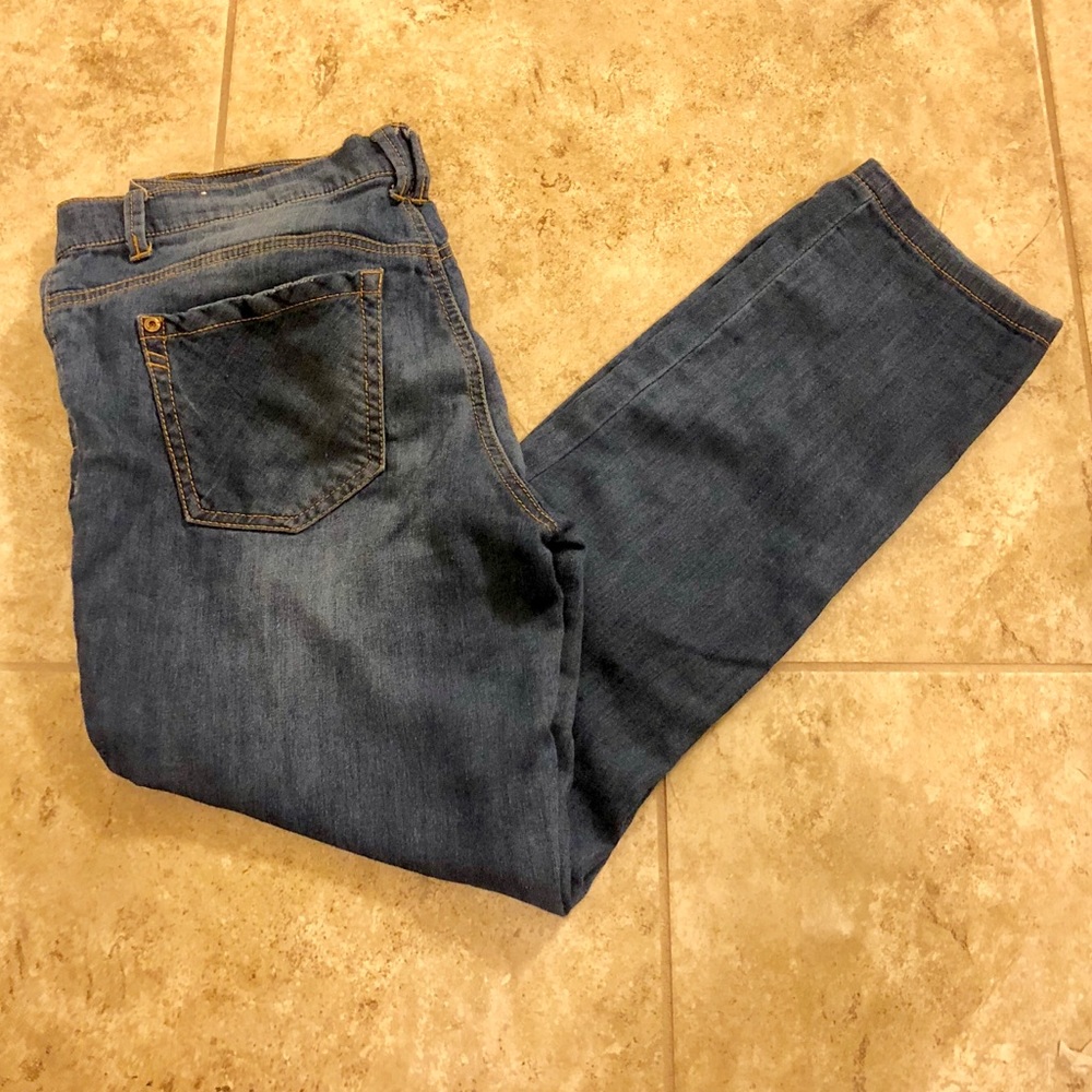 JOLT CROPPED JEANS